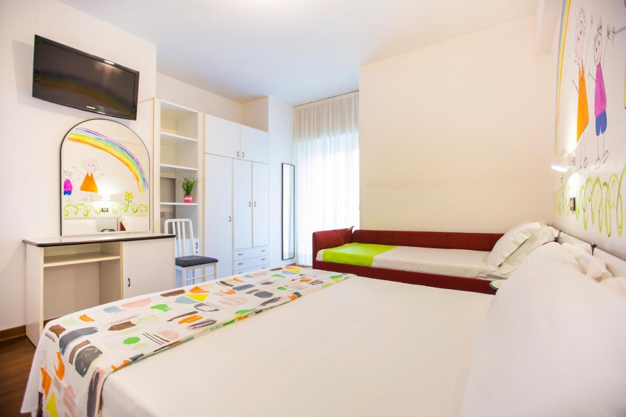 Triple Room,658225977:JPEG